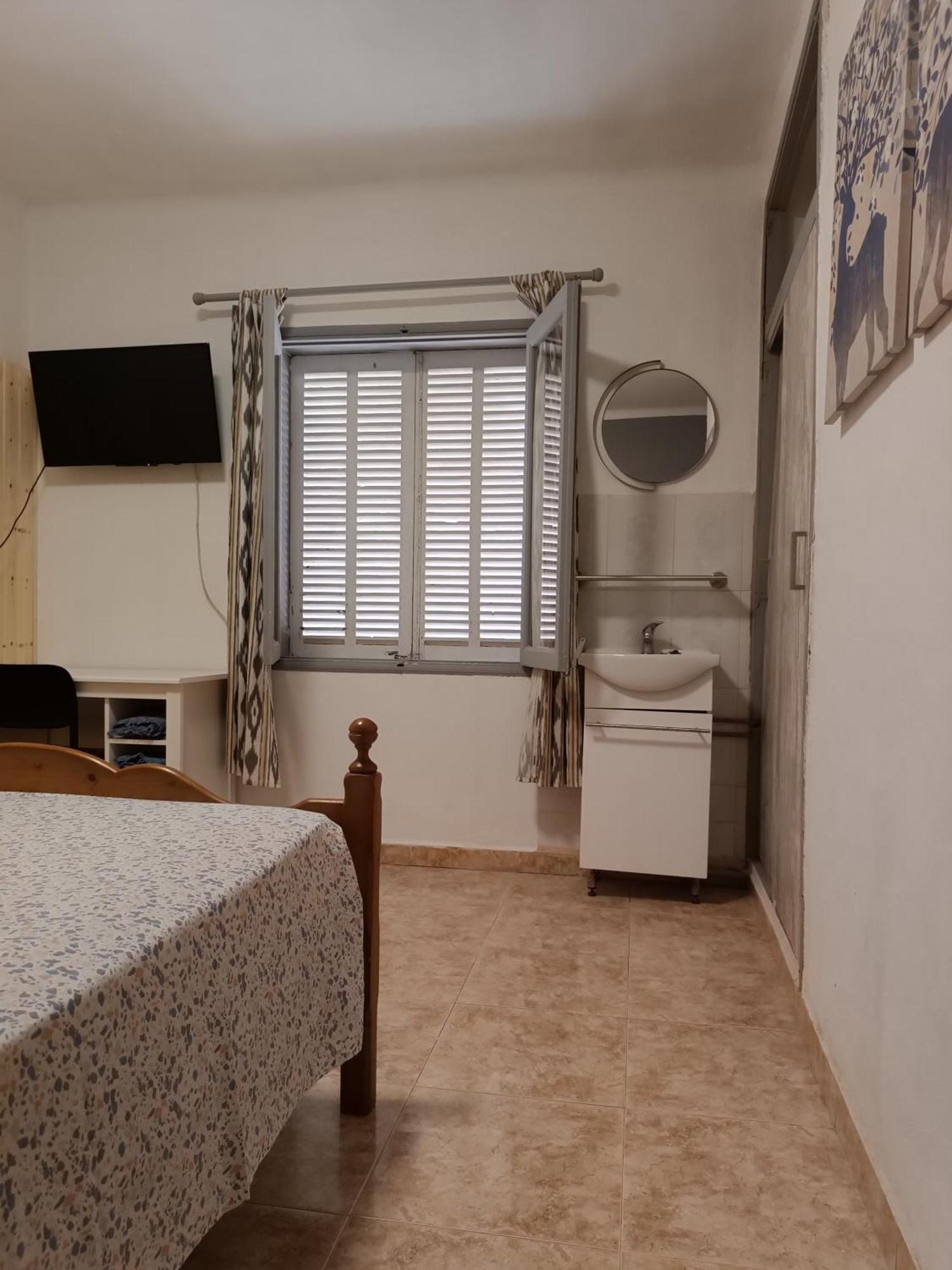 Hostal Belgica Palma Nova  Bagian luar foto