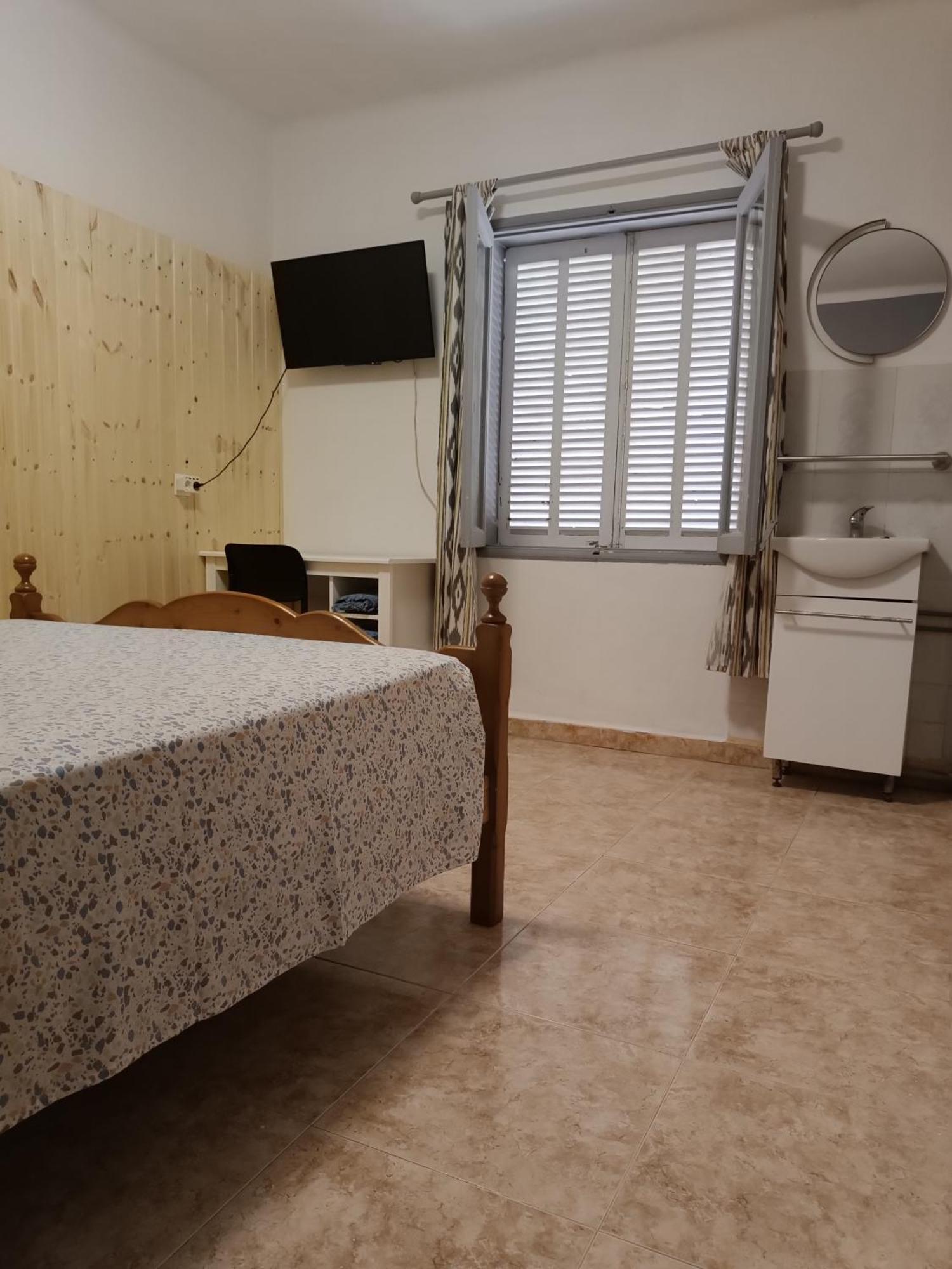 Hostal Belgica Palma Nova  Bagian luar foto