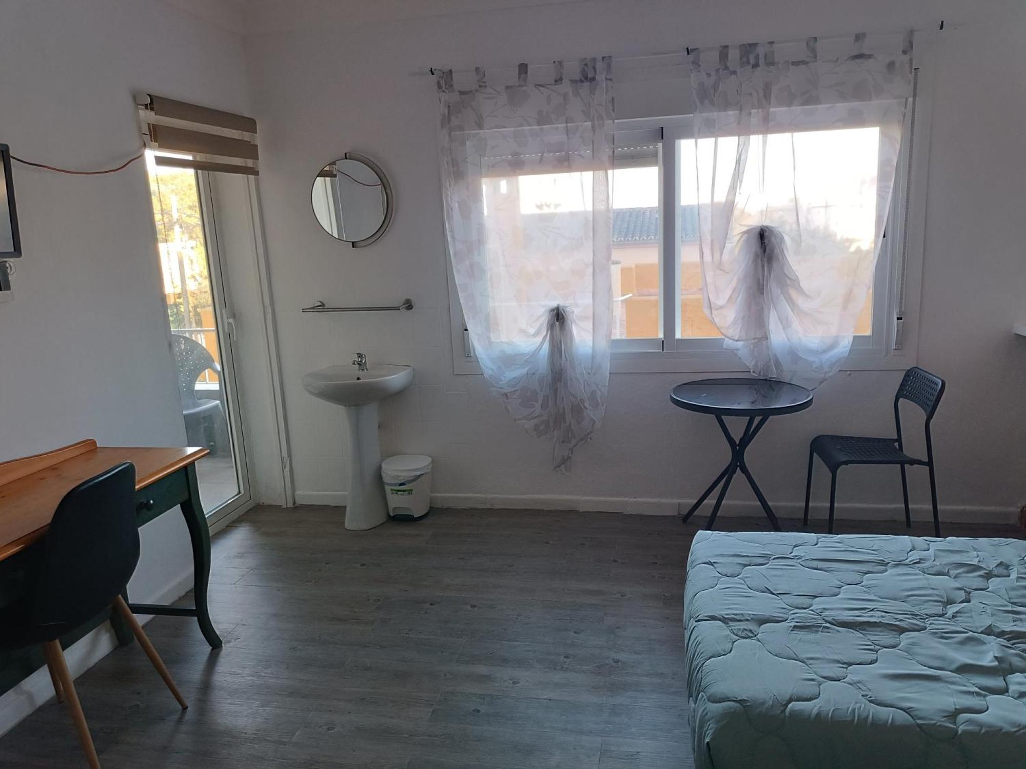 Hostal Belgica Palma Nova  Bagian luar foto