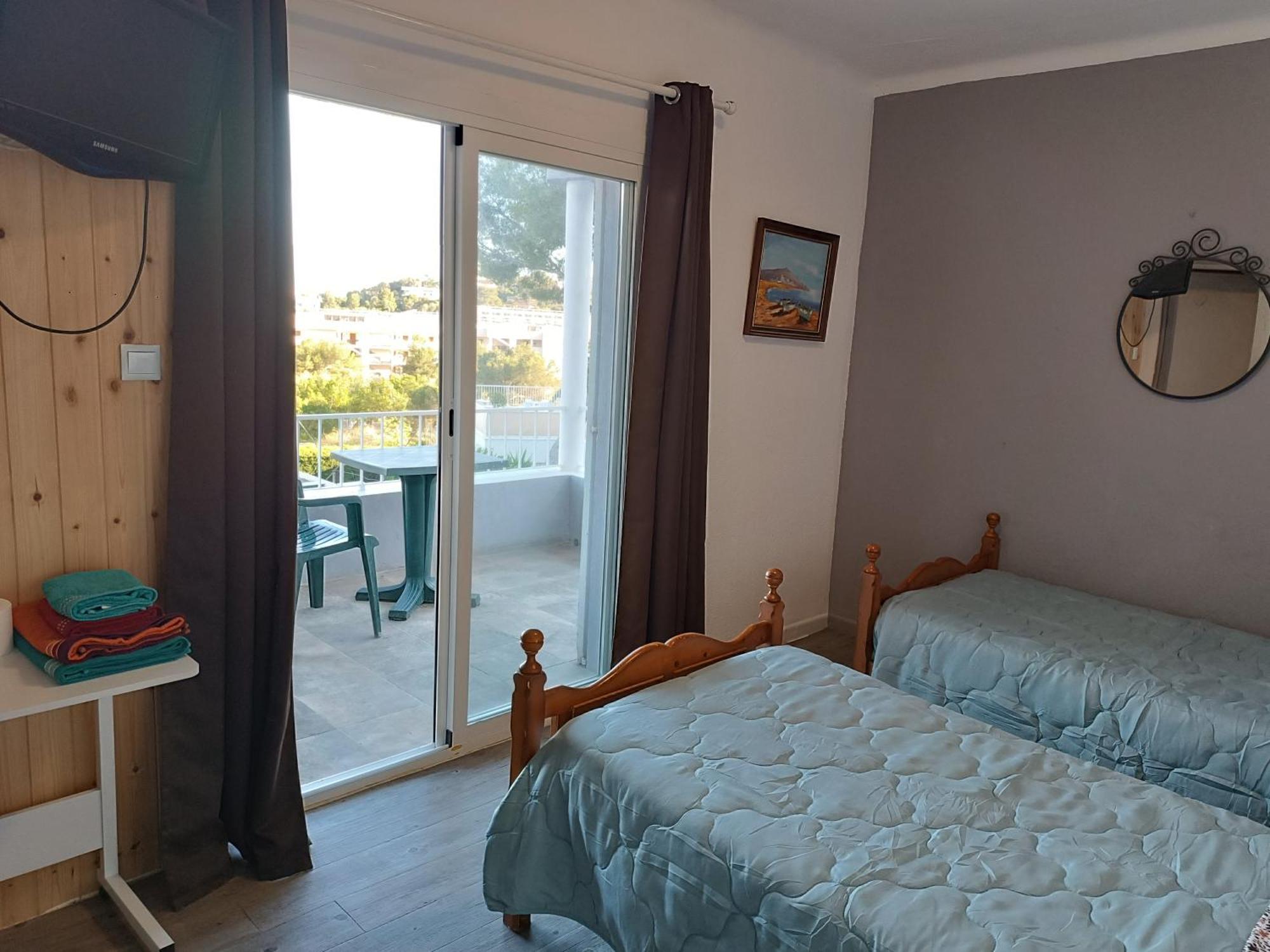 Hostal Belgica Palma Nova  Bagian luar foto