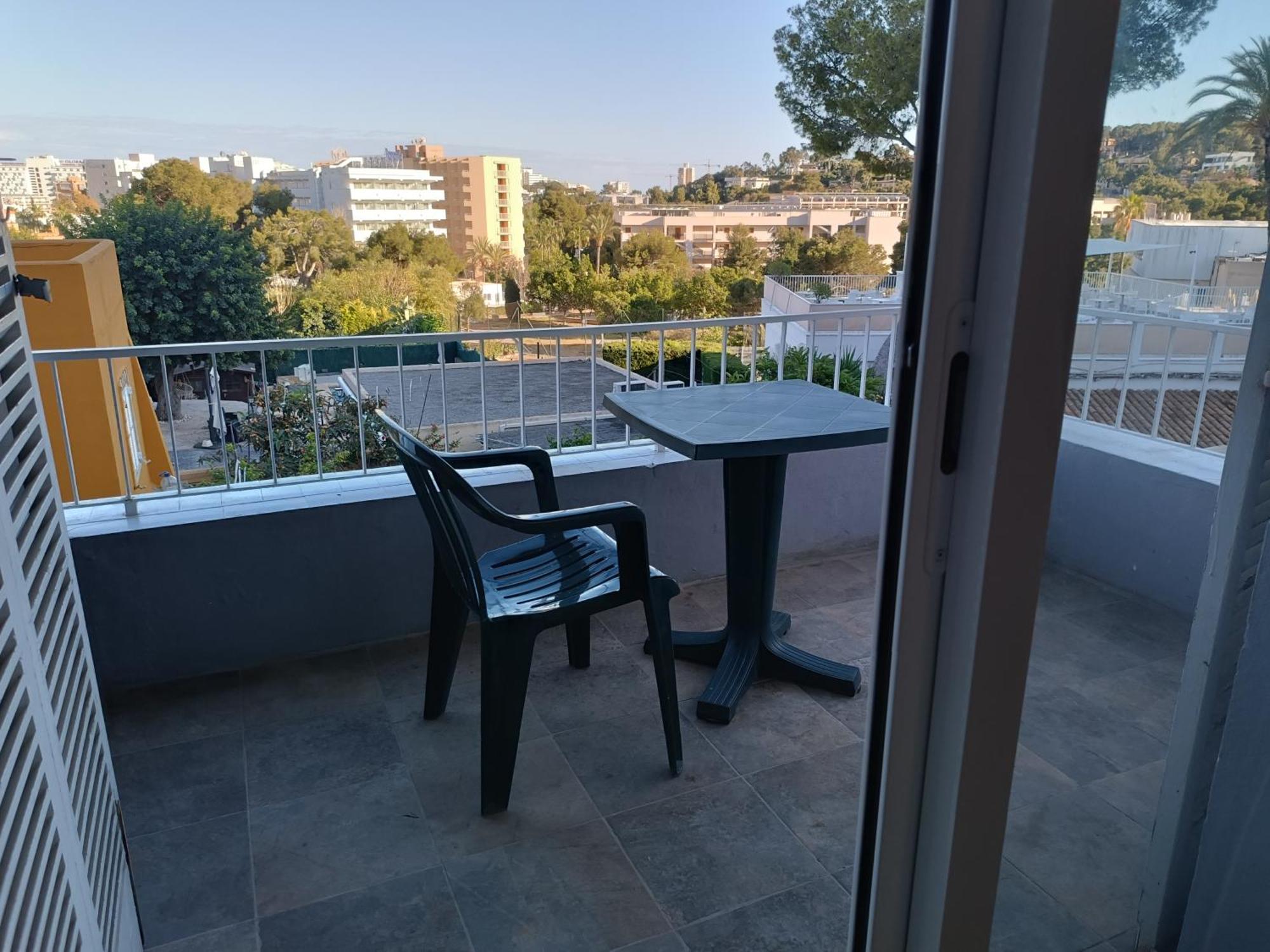 Hostal Belgica Palma Nova  Bagian luar foto